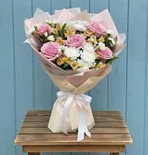 Букет цветов из:  Гвоздики, Орхидеи и Розы в Добрыниху