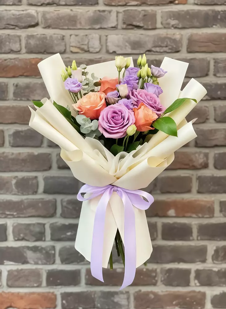 Букет цветов из: Лизиантусы и Розы в Добрыниху