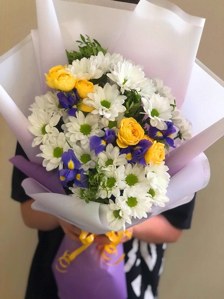 Букет цветов из: Ирисы, Хризантемы и Розы в Добрыниху