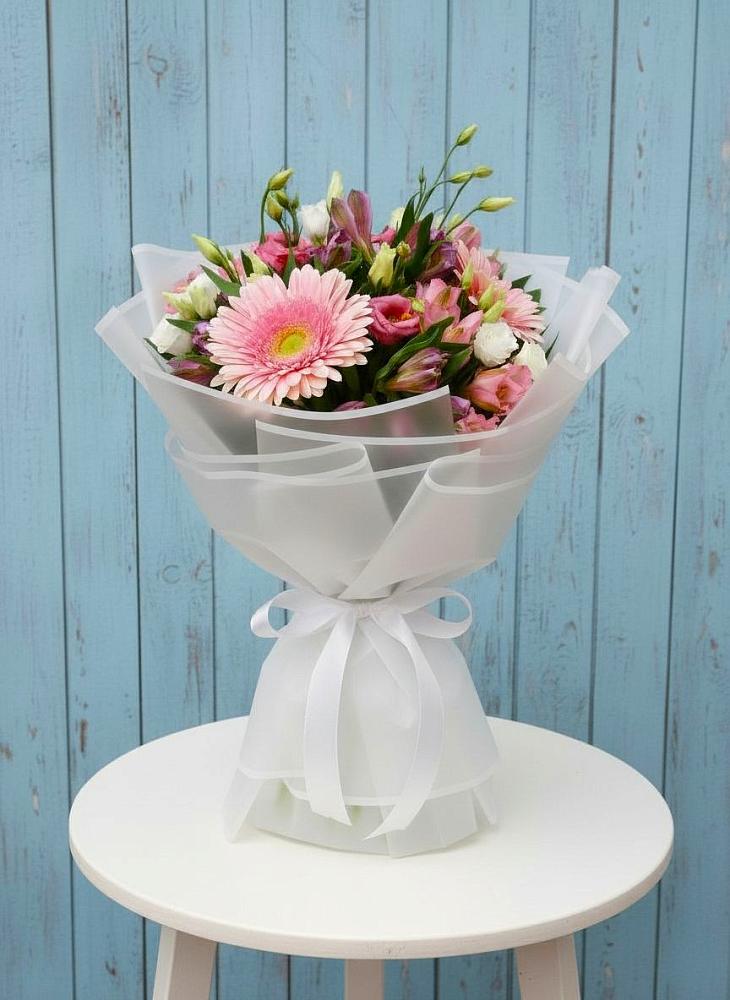 Букет цветов из: Герберы, Альстромерии и Лизиантусы в Добрыниху