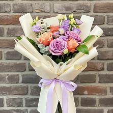 Букет цветов из:  Лизиантусы и Розы в Добрыниху