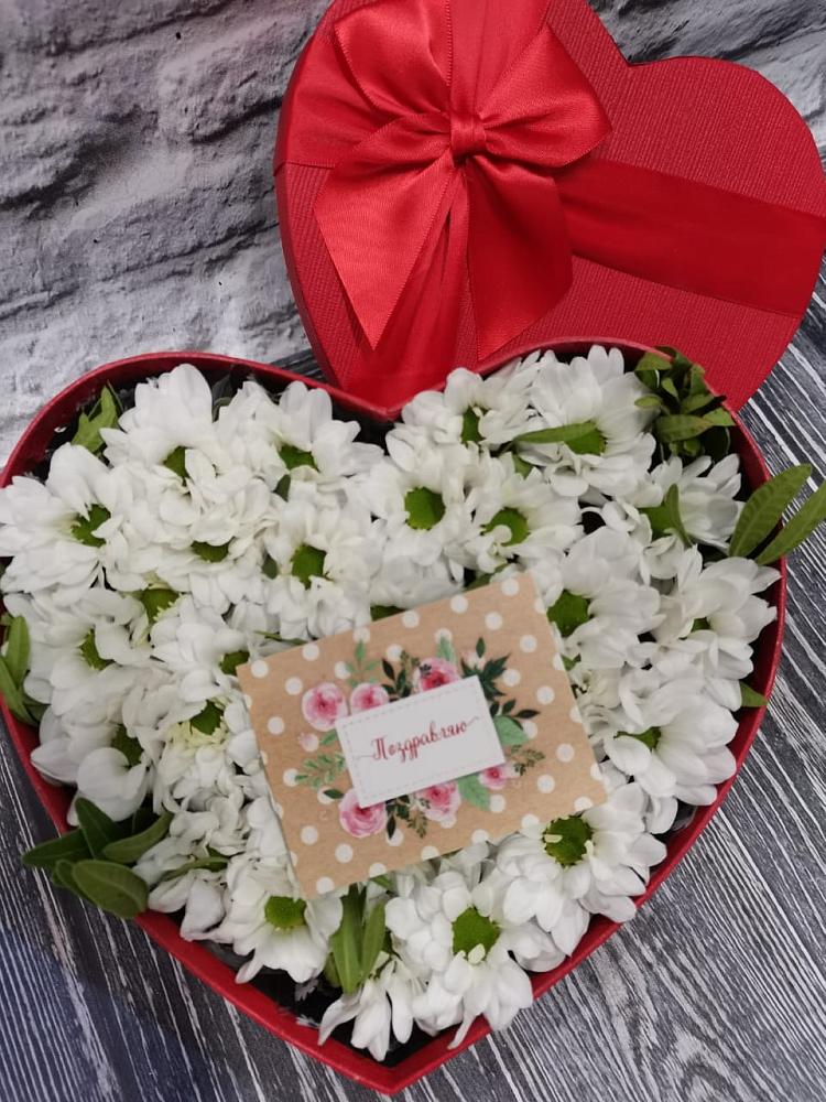 Цветочная композиция из Хризантемы в виде сердца в Добрыниху