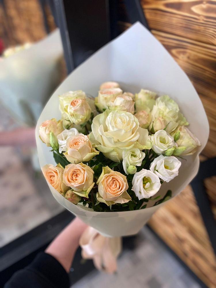 Букет цветов из: Розы и Лизиантусы в Добрыниху